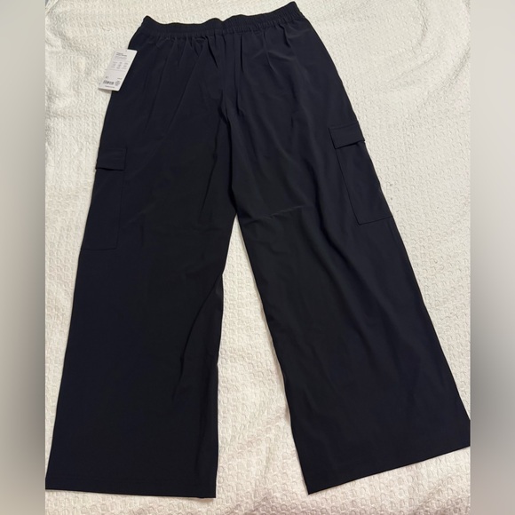 Athleta Pinnacle High Rise Cargo Trousers NWT in Black - Picture 6 of 9